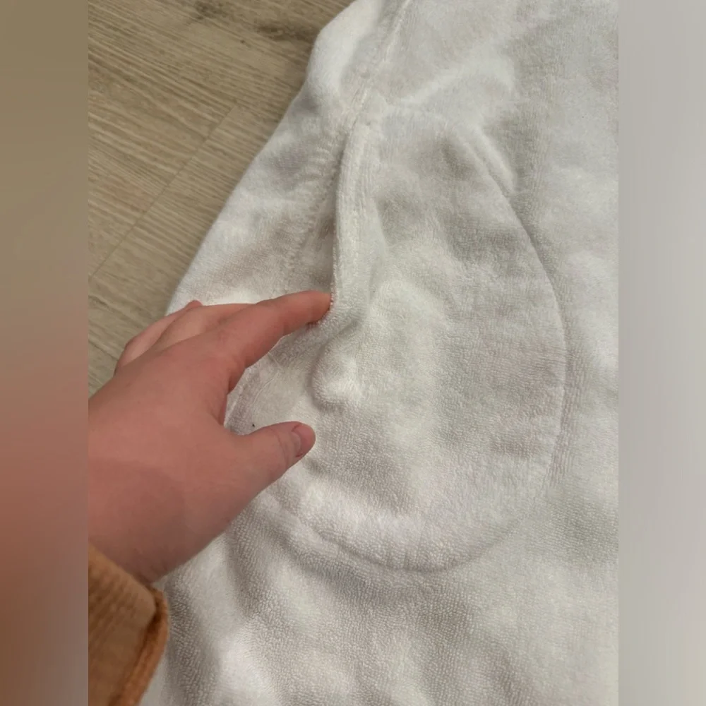 Hammacher Schlemmer wrap around towel white button pockets